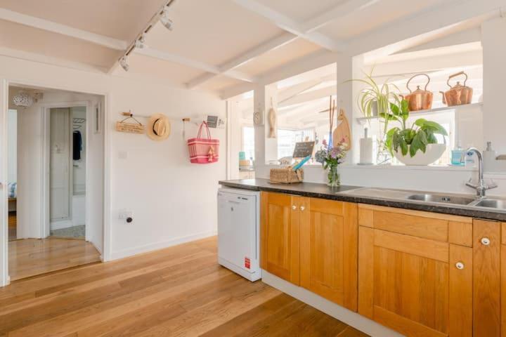 Dog Friendly Cottage 2 Mins To Beach With Hot Tub And Zappi Ev Lessingham 外观 照片