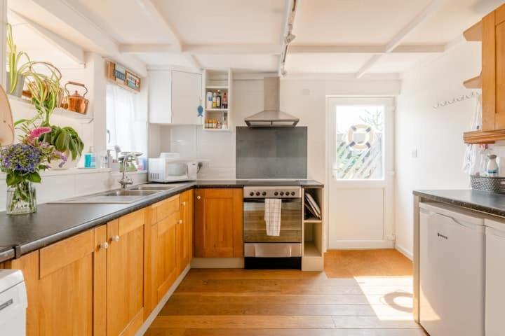 Dog Friendly Cottage 2 Mins To Beach With Hot Tub And Zappi Ev Lessingham 外观 照片
